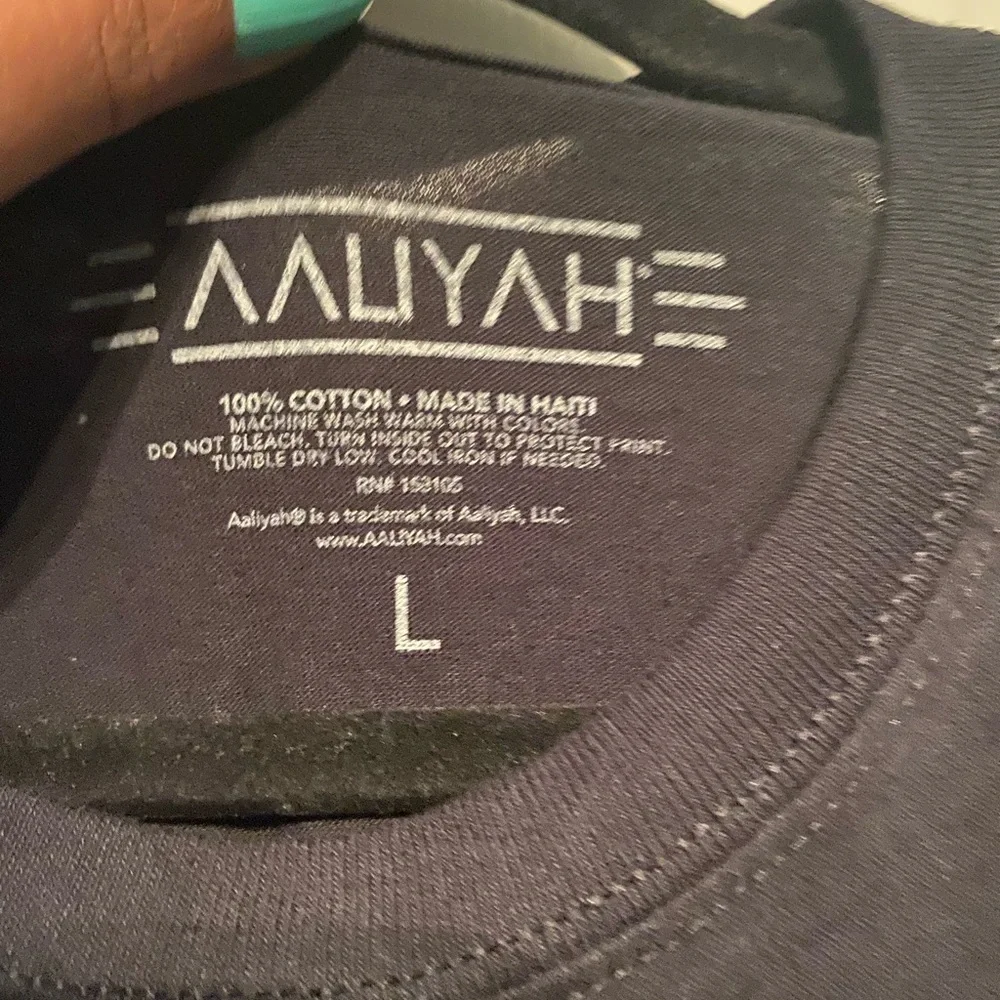 L Aaliyah T-Shirt - Picture 2 of 2